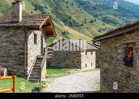 Dorf und Häuser, ponte di legno, italien Stockfoto