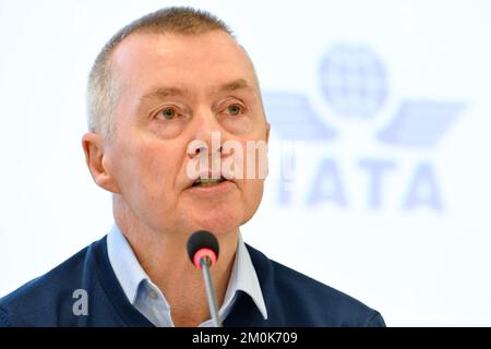 Genf. 6.. Dezember 2022. Willie WALSH, Generaldirektor der IATA, stellt die Prognose vor, dass die Fluggesellschaften der Welt im Jahr 2023 am 6. Dezember 2022 in der IATA-Zentrale in Genf rentabel sein werden. Kredit: Tadayuki YOSHIKAWA/Aviation Wire/AFLO/Alamy Live News Stockfoto