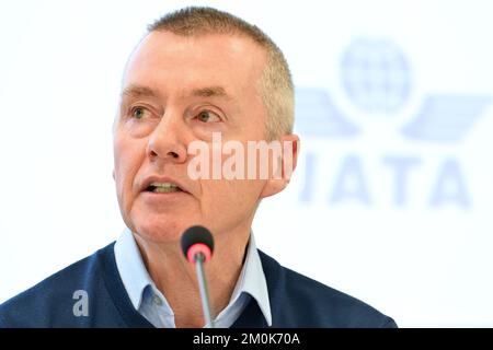 Genf. 6.. Dezember 2022. Willie WALSH, Generaldirektor der IATA, stellt die Prognose vor, dass die Fluggesellschaften der Welt im Jahr 2023 am 6. Dezember 2022 in der IATA-Zentrale in Genf rentabel sein werden. Kredit: Tadayuki YOSHIKAWA/Aviation Wire/AFLO/Alamy Live News Stockfoto