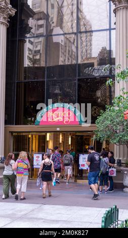 Einkaufsbummel in einem berühmten Einkaufszentrum in der Florida Street, Buenos Aires Stockfoto