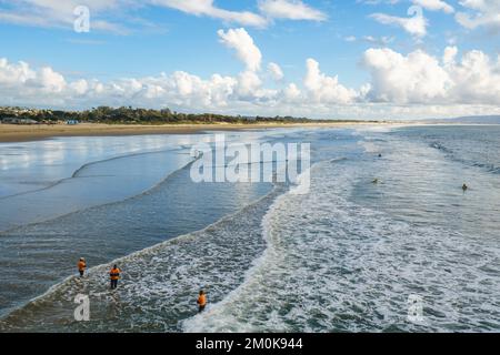 Pismo Beach, Kalifornien - 6. Dezember 2022. Pismo Beach während der ISA World para Surfing Championship. Stockfoto