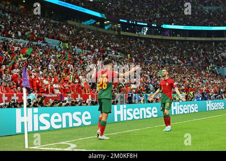 Doha, Katar. 06.. Dezember 2022. Goncalo Ramos de Portugal, comemora o seu terceiro gol com Bernardo Silva durante a partida entre Portugal e Suíça, pelas oitavas de final da Copa do Mundo FIFA Qatar 2022, no Estádio Lusail, nesta tereca-feira 06. Foto: Heuler Andrey/DiaEsportivo/Pressinphoto/Sipa USA) Guthaben: SIPA USA/Alamy Live News Stockfoto