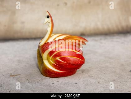 Tierförmige Dekorationen aus Früchten Stockfoto