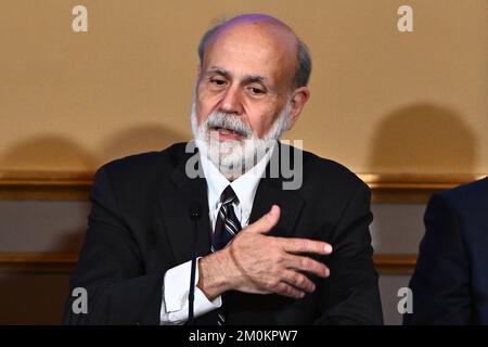 Nobelpreisträger Ben S. Bernanke (Wirtschaft) auf einer Pressekonferenz in der Königlichen Schwedischen Akademie der Wissenschaften am 7. Dezember 2022 in Stockholm, Schweden. Foto: Claudio Bresciani/TT/Code 10090 Stockfoto