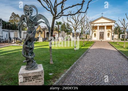 Friedhof Saint Abundius, Friedhof Montagnola, ein Schweizer Dorf in der Gemeinde Collina d'Oro, Kanton Tessin, Schweiz Stockfoto