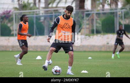 Ali Gholizadeh von Charleroi in Aktion während eines Trainings im Wintertrainingslager der belgischen Fußballmannschaft Sporting Charleroi in Colakli, Türkei, Mittwoch, 07. Dezember 2022. Das Sportstadion Charleroi ist vom 3. Bis 10. Dezember auf der Bühne. BELGA PHOTO VIRGINIE LEFOUR Stockfoto