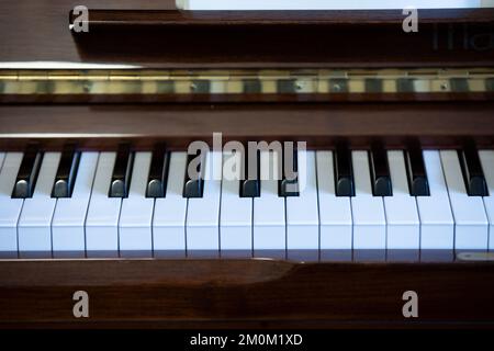 Berlin, Deutschland. 07.. Dezember 2022. Die Schlüssel eines Klaviers. Kredit: Viola Lopes/dpa/Alamy Live News Stockfoto