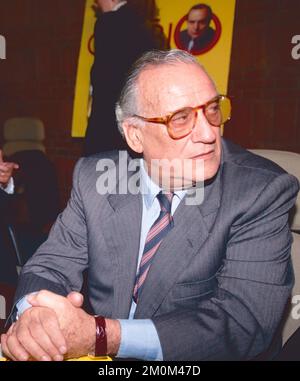 Italienischer Rechtsanwalt und Politiker Alfredo Biondi, Italien 1994 Stockfoto