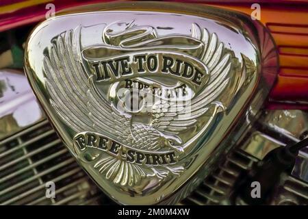 Live to Ride, Ride to Live, Freigeist mit Harley Davidson Motorradmotor Stockfoto