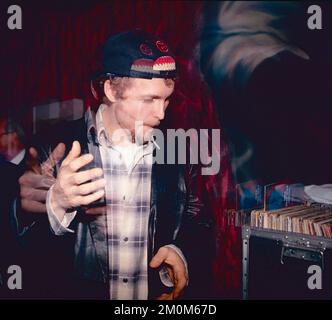 Italienischer DJ, Sänger und Songwriter Lorenzo Cherubini alias Jovanotti im Disco-Club Alien, Rom, Italien 1994 Stockfoto