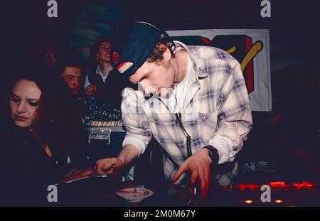 Italienischer DJ, Sänger und Songwriter Lorenzo Cherubini alias Jovanotti im Disco-Club Alien, Rom, Italien 1994 Stockfoto