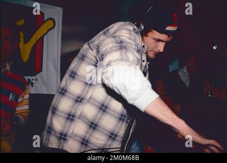 Italienischer DJ, Sänger und Songwriter Lorenzo Cherubini alias Jovanotti im Disco-Club Alien, Rom, Italien 1994 Stockfoto