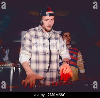 Italienischer DJ, Sänger und Songwriter Lorenzo Cherubini alias Jovanotti im Disco-Club Alien, Rom, Italien 1994 Stockfoto