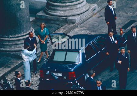 Japanischer Kaiser Akihito besucht Rom, Italien 1993 Stockfoto