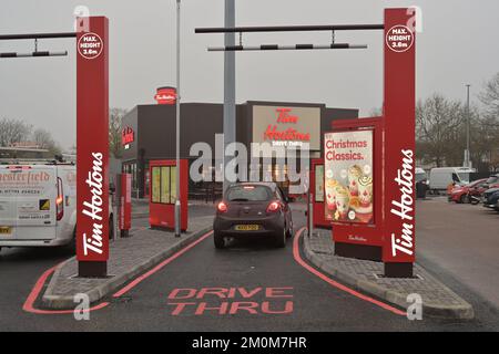 Tim Hortons 50. Drive Thru Restaurant in Watford Hertfordshire eröffnet Stockfoto
