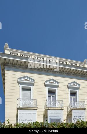 Das neoklassizistische Stathatos Mansion, erbaut 1895, beherbergt jetzt das Museum für kykladische Kunst in Athen, Griechenland. Detail. Stockfoto