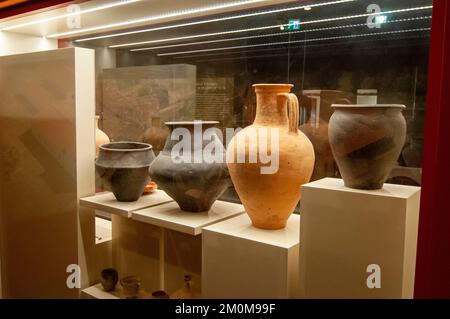 Keramikausstellung aus der Römerzeit in der römischen Villa Heviz, Ungarn Hévíz ist eine Kurstadt in Zala County, Ungarn, Stockfoto