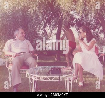 König Hussein Von Jordanien Entspannt Zu Hause Stockfoto