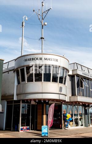 Büro des Hafenmeisters neben Torquay Harbour, Devon, Großbritannien Stockfoto