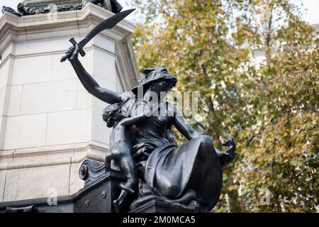 Gladstone Memorial in Bronze am Strand im Zentrum von London von Hamo Thorneycroft Stockfoto