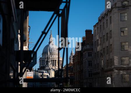 St Paul's Cathedral aus der Fleet Street in London Stockfoto
