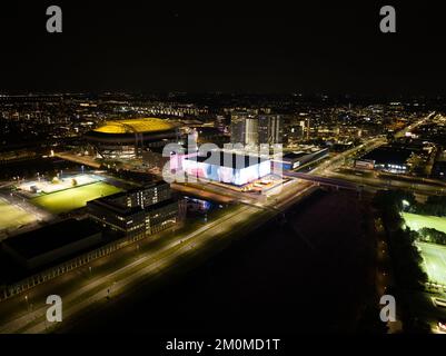 Amsterdam, 22.. September 2022, Niederlande. Ziggo Dome Konzertsaal. LED-Lichtwerbung an der Fassade. Musikkuppel neben dem Johan Cruijff Stockfoto