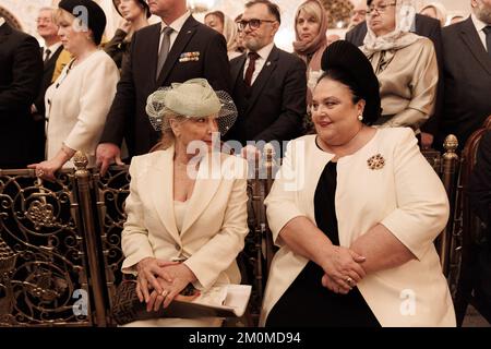 Moskau, Russland, 06/12/2022, HIH-Großherzogin Maria von Russland, Leiterin der kaiserlichen Familie Russlands und Frau Roberto Bettarini (Mutter von Prinzessin Victoria Romanovna) nehmen am 06. Dezember an der vom Metropolitaner Dionysus in der Kathedrale von Christus dem Erlöser gefeierten kaiserlichen Taufe von Prinz Alexandre Georgiewitsch Romanow Teil, 2022 in Moskau, Russland. Das Sakrament der Taufe in der christlich-orthodoxen Tradition findet 40 Tage nach der Geburt des Kindes statt. Der 6.. Dezember ist der Tag des Heiligen Alexander Nevsky, einer wichtigen Figur im orthodoxen Glauben und in der russischen Geschichte. HSH ist im Krankenhaus geboren Stockfoto