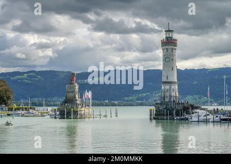 Seehafen, Bayerischer Löwe, Neuer Leuchtturm, L indau, Bayern, Deutschland Stockfoto