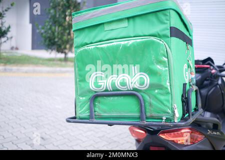 Singapur 1. juni 2022. Greifen Sie sich das Food Logo auf der Versandtasche an Stockfotografie Alamy
