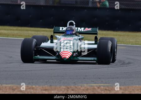 Ken Tyrrell, Tyrrell 011, Frank Williams Memorial Trophy für Masters Racing Legends, zwei zwanzig-Minuten-Rennen am Wochenende in den 1970er und 1980er Jahren F1 Stockfoto