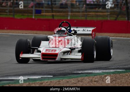 Ewen Sergison, Shadow DN9A, Frank Williams Memorial Trophy für Masters Racing Legends, zwei zwanzig-Minuten-Rennen am Wochenende in den 70er und 80er Jahren Stockfoto