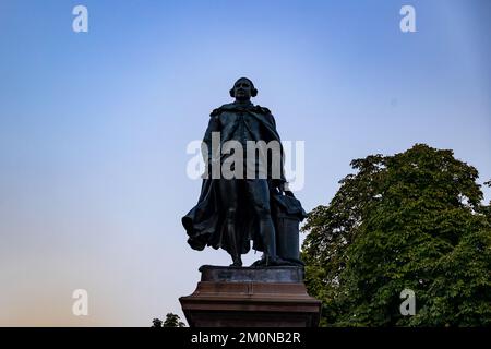 Die Statue de La Perouse im historischen Zentrum der französischen Stadt Albi. Stockfoto