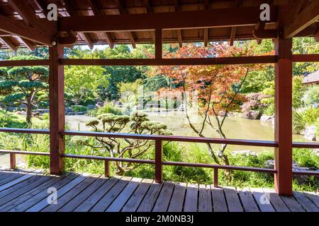 Die Insel Versailles ist eine künstliche Insel am Erdre in Nantes, Frankreich, die in einem japanischen Garten angelegt ist. Stockfoto