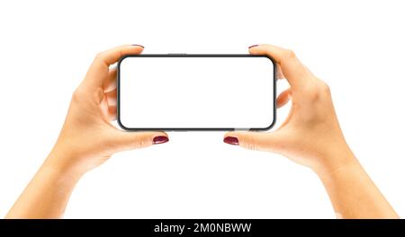 Weibliche Hand hält Smartphone mit leerem Bildschirm isoliert auf weiß. Vorlage, Modell Stockfoto