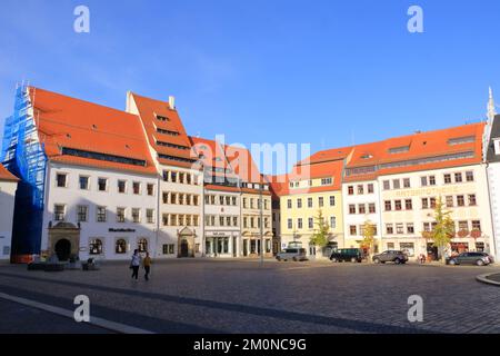 Oktober 30 2022 - Freiberg, Sachsen in Deutschland: Die Gegend um den Freiberger Markt an einem Sonntagnachmittag Stockfoto