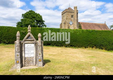 Battle Abbey East Sussex französisches Denkmal für König Harold Harold Godwinson in Battle Abbey Grounds Battle East Sussex England GB Europa Stockfoto