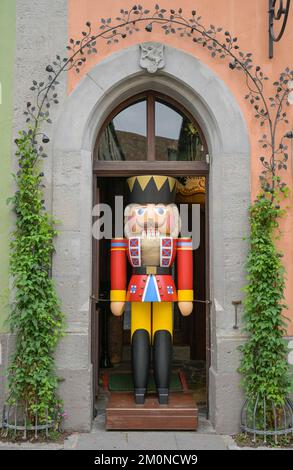 Nussknacker, Käthe Wohlfahrt Weihnachtshaus, Rothenburg ob der Tauber, Bayern, Deutschland Stockfoto