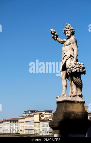 Jahreszeiten sind Herbst, an der Ponte Santa Trinita, Brücke über den Fluss Arno, Florenz, Toskana, Italien, Europa Stockfoto