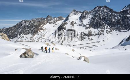 Skitouristen, im hinteren Innere Sommerwand, Berge im Winter, Stubai-Alpen, Tirol, Österreich, Europa Stockfoto