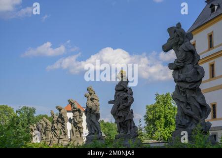 Barocke Statuen im Krankenhausgebäude des ehemaligen Kurorts Kuks, Královéhradecký kraj, Tschechische Republik, Europa Stockfoto