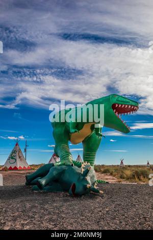 T-Rex im Painted Desert Indian Center an der Route 66 bei Holbrook, Arizona, USA [Keine Veröffentlichung von Eigentum; nur redaktionelle Lizenzierung] Stockfoto