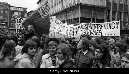 Die Schuelermitverantwortung (SMV) hat sich am 1. Juli 1974 mit einem Kongress und anschließendem Dämonstr für die Mitbestimmung von Studierenden und Auszubildenden eingesetzt Stockfoto