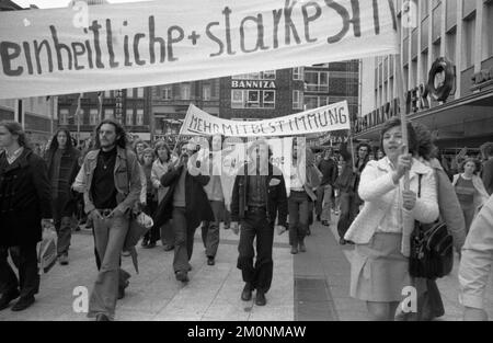 Die Schuelermitverantwortung (SMV) hat sich am 1. Juli 1974 mit einem Kongress und anschließendem Dämonstr für die Mitbestimmung von Studierenden und Auszubildenden eingesetzt Stockfoto