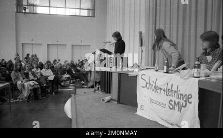 Die Schuelermitverantwortung (SMV) hat sich am 1. Juli 1974 mit einem Kongress und anschließendem Dämonstr für die Mitbestimmung von Studierenden und Auszubildenden eingesetzt Stockfoto