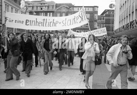 Die Schuelermitverantwortung (SMV) hat sich am 1. Juli 1974 mit einem Kongress und anschließendem Dämonstr für die Mitbestimmung von Studierenden und Auszubildenden eingesetzt Stockfoto