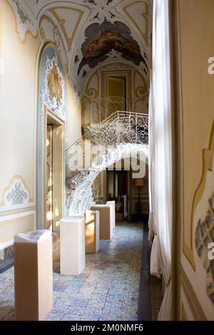 Catania, Italien - 16. August 2021: Inneneinrichtung des Palazzo Biscari (Palast Biscari) in Catania, Italien. Das Gebäude wurde 1763 fertiggestellt. Stockfoto