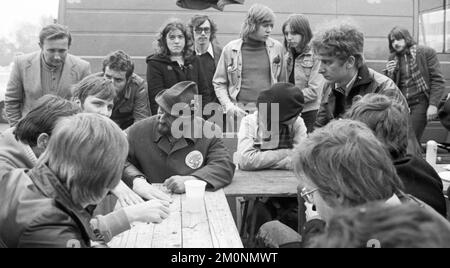 Das Jugendfest, das von den mit der DKP verbundenen Jugend- und Studentenorganisationen SDAJ und MSB Spartakus organisiert wurde, zog mehrere Tausend junge Menschen an Stockfoto