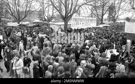 Das Jugendfest, das von den mit der DKP verbundenen Jugend- und Studentenorganisationen SDAJ und MSB Spartakus organisiert wurde, zog mehrere Tausend junge Menschen an Stockfoto