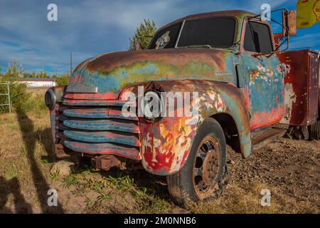 Ende 1940er/Anfang 1950er Chevy Truck auf der Route 66 in Holbrook, Arizona, USA [Keine Immobilienfreigabe; nur redaktionelle Lizenzierung] Stockfoto