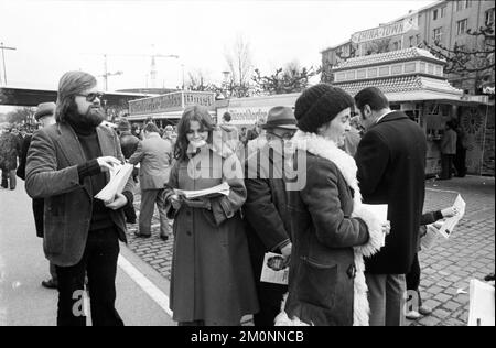 : Die Verlagerung einer Rheinbrücke wurde am 07.04.1976., Deutschland, Europa, zu einem öffentlichen Festival in Düsseldorf Stockfoto